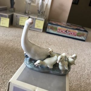 LLADRÓ “Little Ducks After Mother”